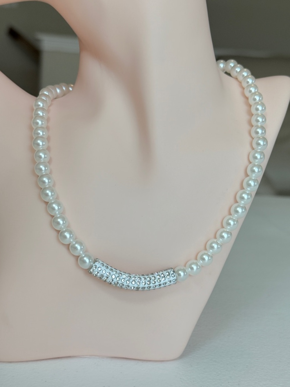 Elegant White Pearl Necklace with Crystal Accent